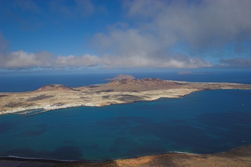LaGraciosa_from_MiradorDelRio