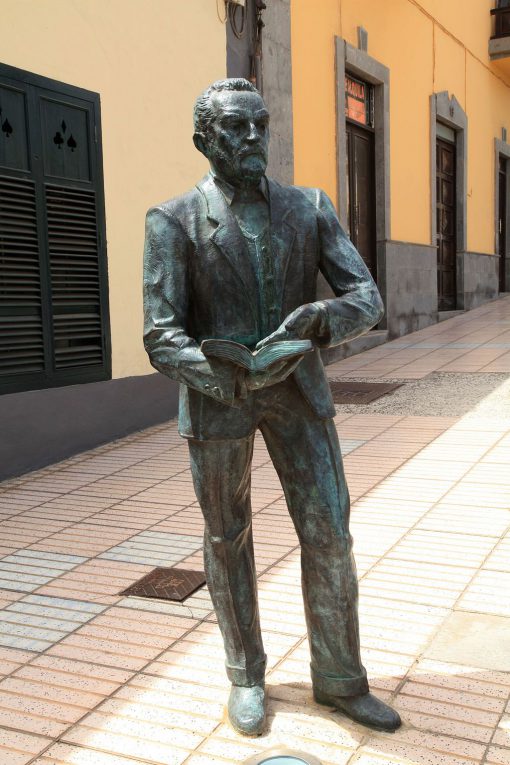 Miguel de Unamuno. Escultura frente a la Casa Museo.      Autor: Frank Vincentz ( CC BY-SA 3.0)