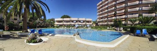 Vista complejo y piscina