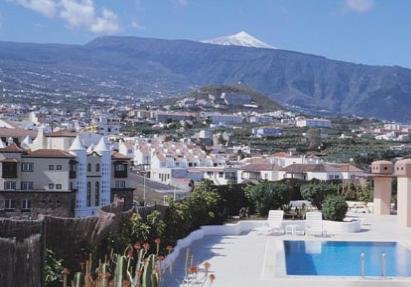 Piscina en azotea para nudistas