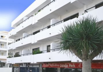 Fachada del aparthotel