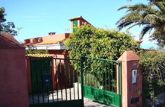 Vista Entrada Casa Charina