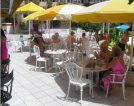 Terraza en las piscinas