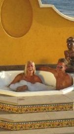 Jacuzzi exterior en algunas suites