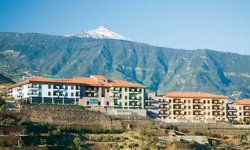Vista del hotel con el Teide de fondo