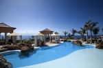 Light and space in the swimming pools
