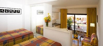 Apartamentos de un dormitorio con saloncito y terraza