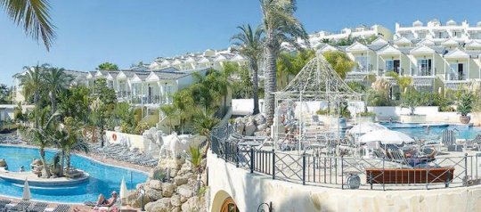 Oasis Golf Resort & Suites